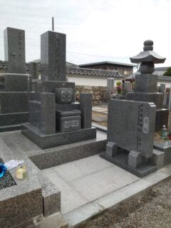 墓石　普通京都型三重台（墓誌付き・バリアフリー型巻石）　近江八幡市孫平治町　洞覚院