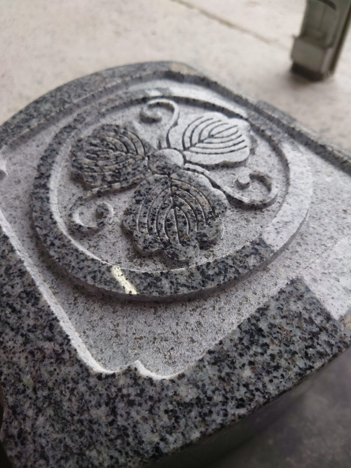 「家紋！」 | 【石大 兼子石材店】滋賀県近江八幡市の石彫刻のできる墓石店