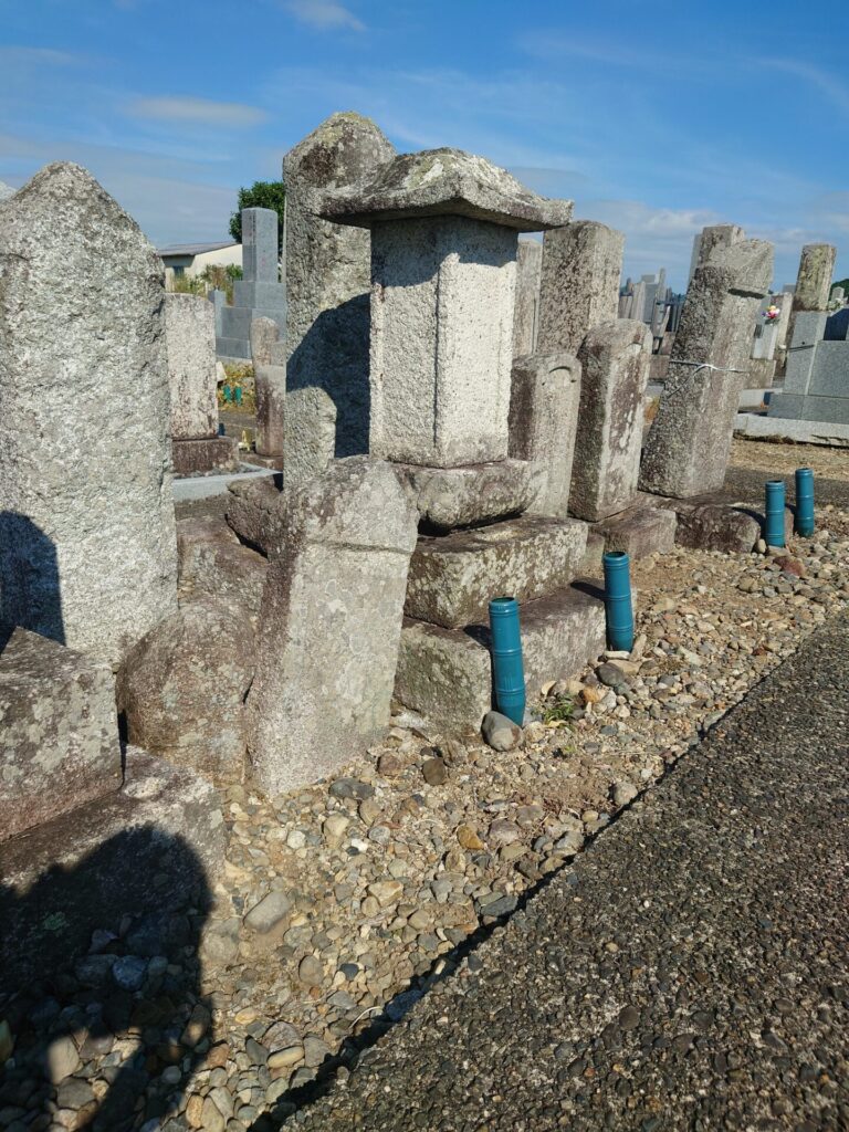 「墓石の据え直し工事でこんなん出てきました！」