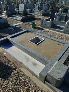 「宝塚市 長尾山霊園に囲いの石を据え付けに行って来ました！」