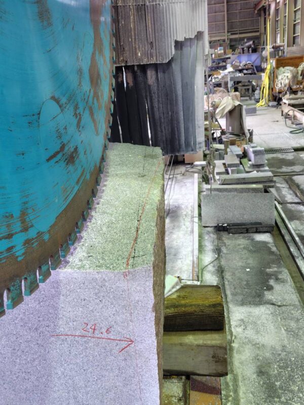 「とある団体の彫刻の石を切ってもらいに行って来た！」