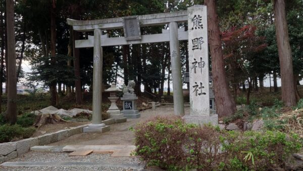 「拝殿の床に石張り工事！ 安土町香庄  熊野神社」