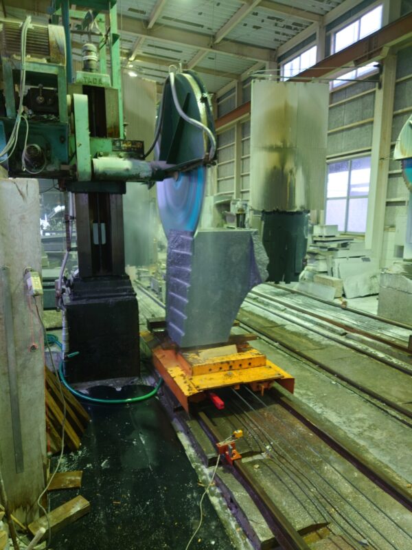 「力士像の粗切り！組合員に助けてもらいました！　2/6」