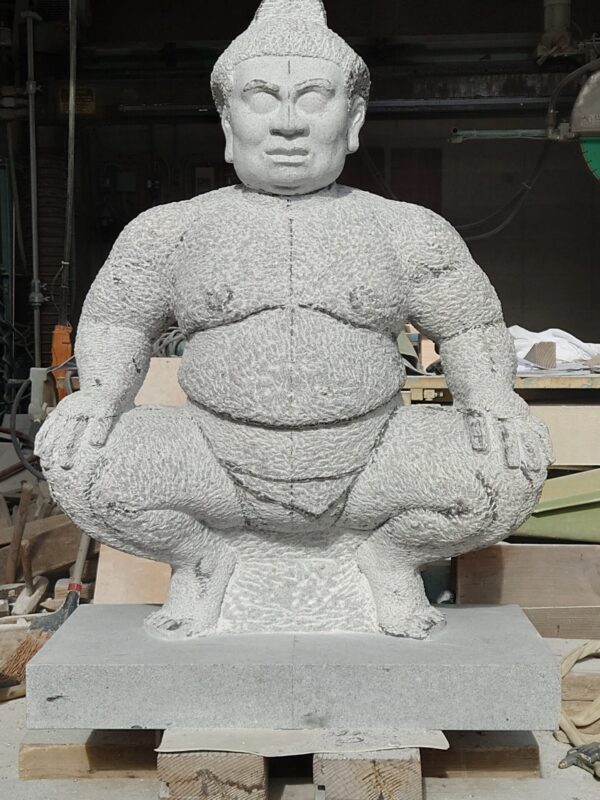 「卒業式までに完成出来ました！　力士像完成！　5/6」