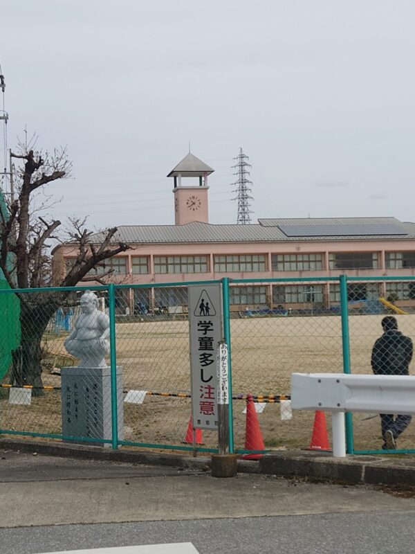 「力士像ようやく完成です! 豊郷町立日栄小学校に! 6/6」