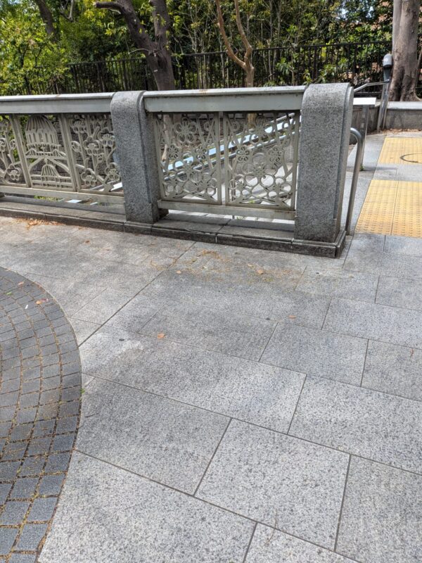 「東京の石張りはなぜ多い？石屋が感じた違和感と本音！｜見栄えを左右する事前設計の大切さ！」